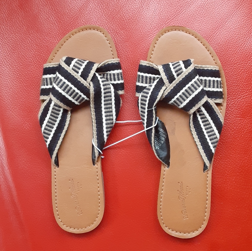 UNIVERSAL THREAD 《Knotted Slides》
